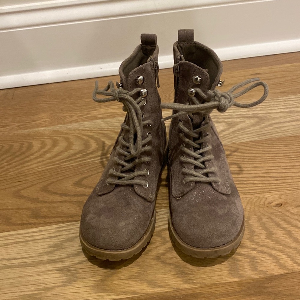 Girls crown vintage boots